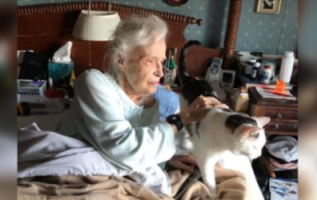 101 yaşındaki kadın barınaktaki en yaşlı kediyi evlat edindi