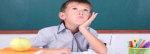 Çocuklarda Dikkat Eksikliği Belirtileri Nelerdir ve Çocuğa Nasıl Davranılmalıdır ? 