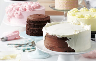 Pasta standlarında renkli pastalar - mükemmel pastayı yapmanın kuralları
