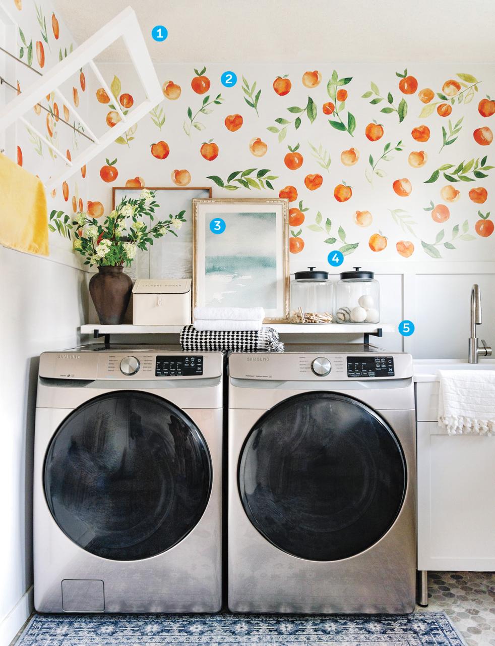 Bahar çamaşır odası makyajıyla ilgili bir makale için güzel bir çamaşır odasının fotoğrafı.
